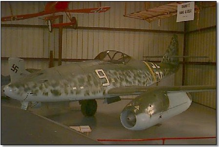 Messerschmitt Me 262A-1a U3 Schwalbe, Nº de Serie 500453 está en exhibición en el Flying Heritage Collection en Everett, Washington