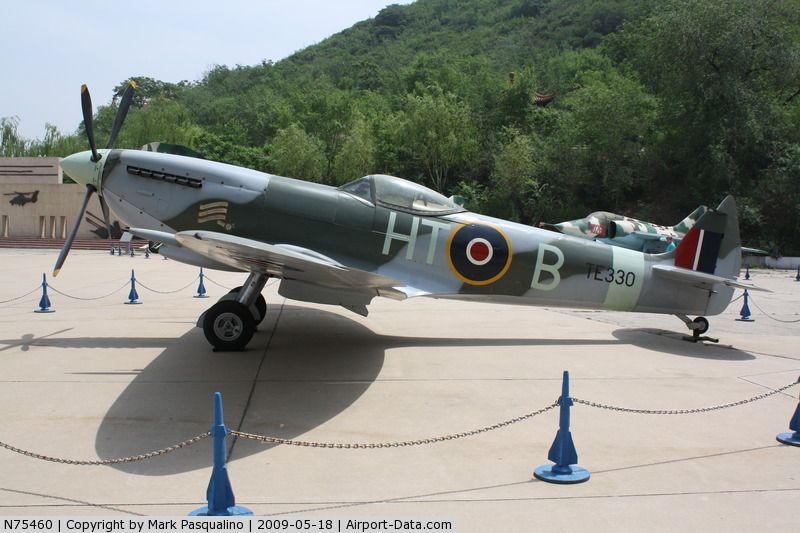 Supermarine Spitfire LF Mk.XVIe con número de Serie TE330 conservado en el China Aviation Museum en Beijing