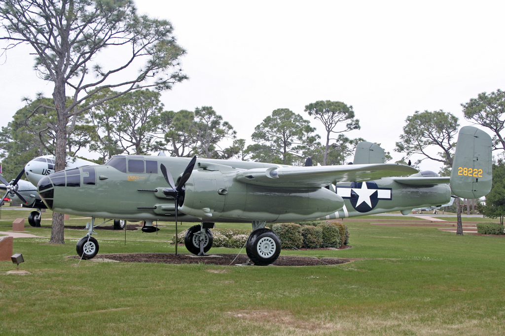 North American B-25J-10NC número de Serie 108-35235 N5256V 328222 conservado en el Hurlburt Field Memorial Air Park en Hurlburt Field, Florida