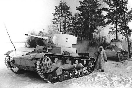 Tanques ligeros T-26 avanzando hacia las posiciones finesas en el istmo de Carelia. Invierno de 1940