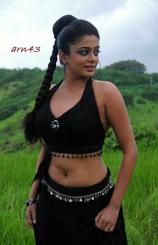 priyamani_hot_stills_409.jpg