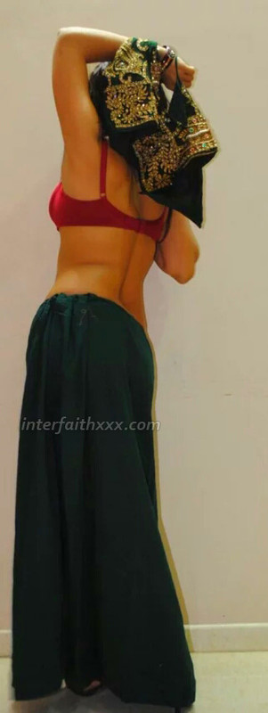 Sexy Hindu Woman Teasing Pics In Saree Karwa Chauth Special Interfaith Xxx