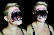 Gaping_mouth_Halloween_face_paint