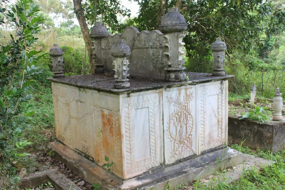 Makam Isteri Raja Reman Terakhir Di Pengkalan Hulu