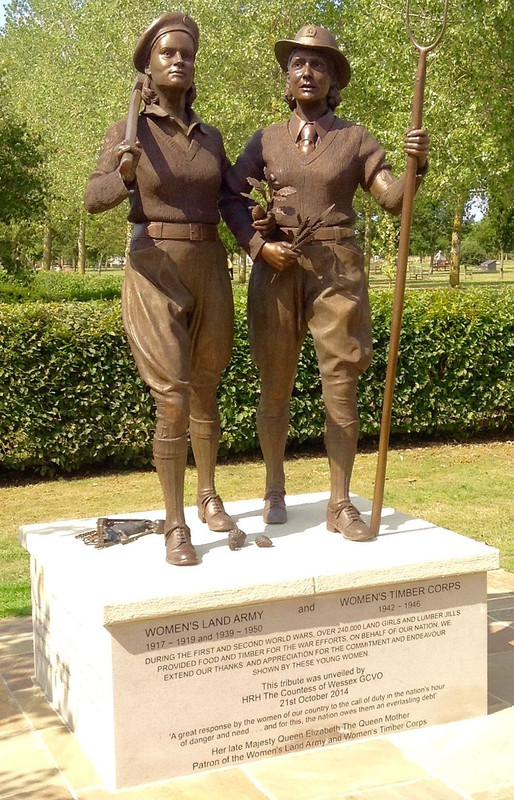 Monumento en Inglaterra en homenaje al Womens Land Army y al Womens Timber Corps